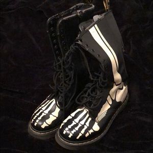 Skully Dr Martens